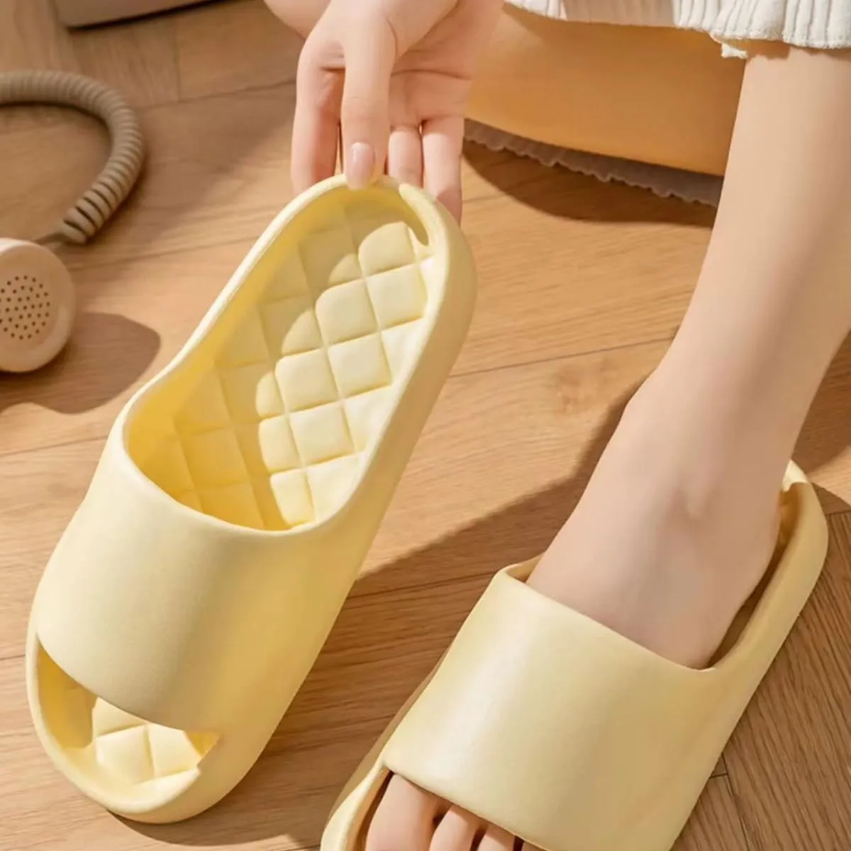 Checkered Home Slippers Slides for Women Men Indoor Bathroom Slippers Thickened Sole Shower Slippers Non-Slip Soft Sole House Shoes Outdoors Beach Slippers Summer Sandals