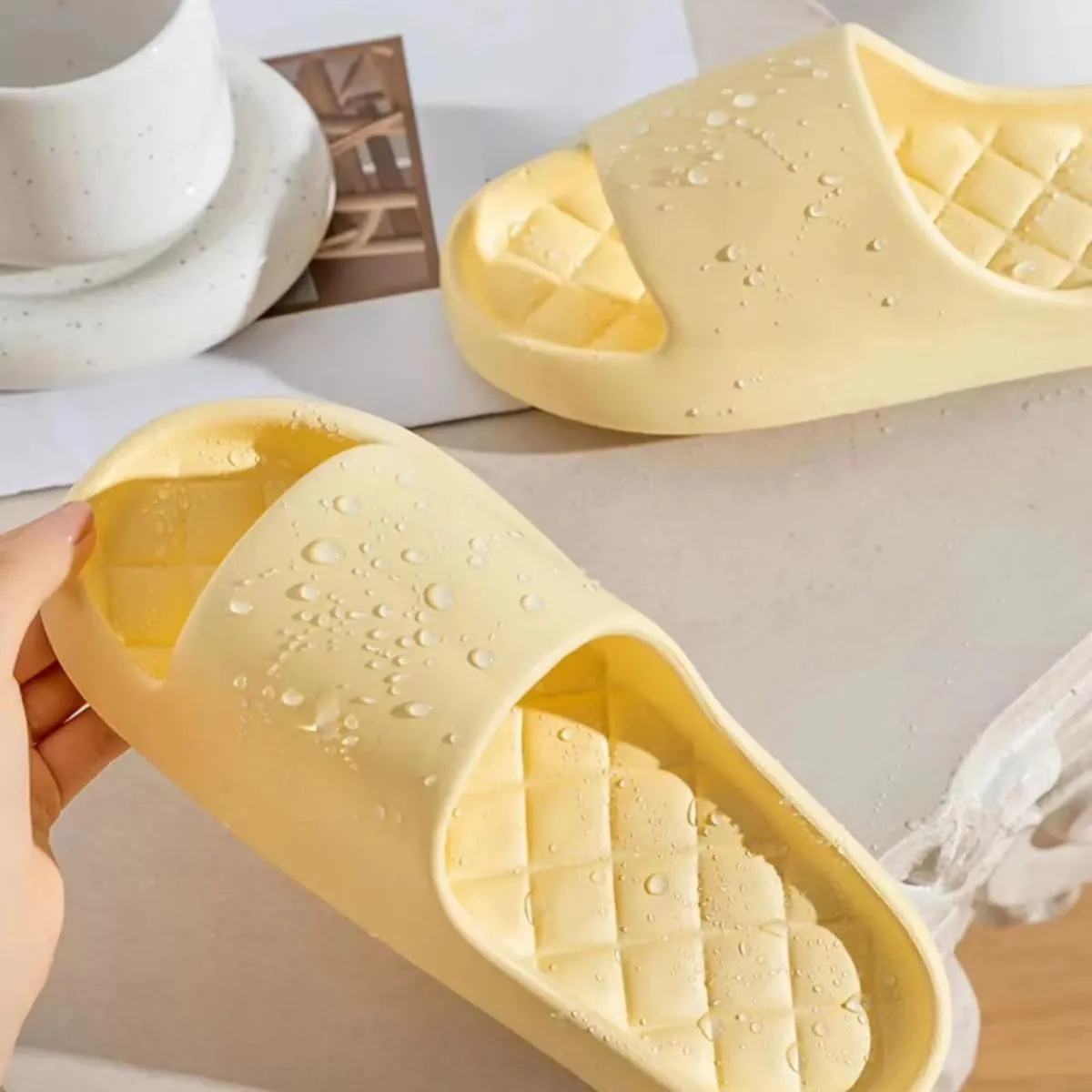 Checkered Home Slippers Slides for Women Men Indoor Bathroom Slippers Thickened Sole Shower Slippers Non-Slip Soft Sole House Shoes Outdoors Beach Slippers Summer Sandals