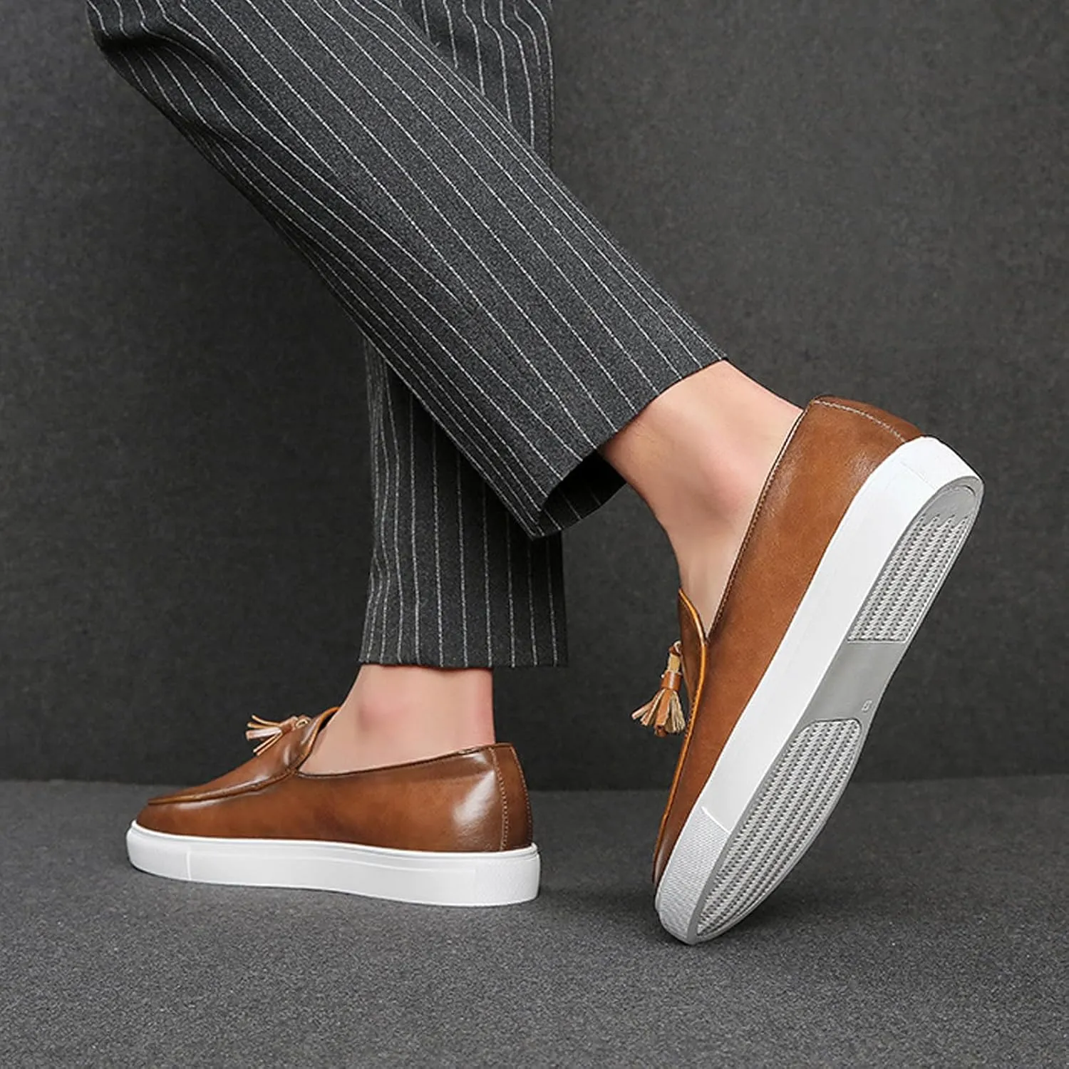 Men's Soft Leather Slip On Platform Loafers Fashion Round Toe Tassel Non-Slip Platform Business Casual Work Shoes for Party Wedding Office Dress Shoes