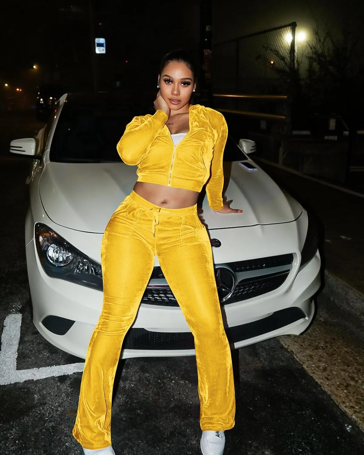 yidengymx Womens 2 Piece Velour Tracksuit Two Piece Outfits for Women Long Sleeve Zip Up Crop Tops Sweatpants Sets Pockets