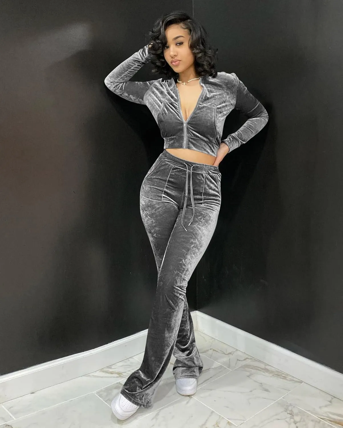 yidengymx Womens 2 Piece Velour Tracksuit Two Piece Outfits for Women Long Sleeve Zip Up Crop Tops Sweatpants Sets Pockets