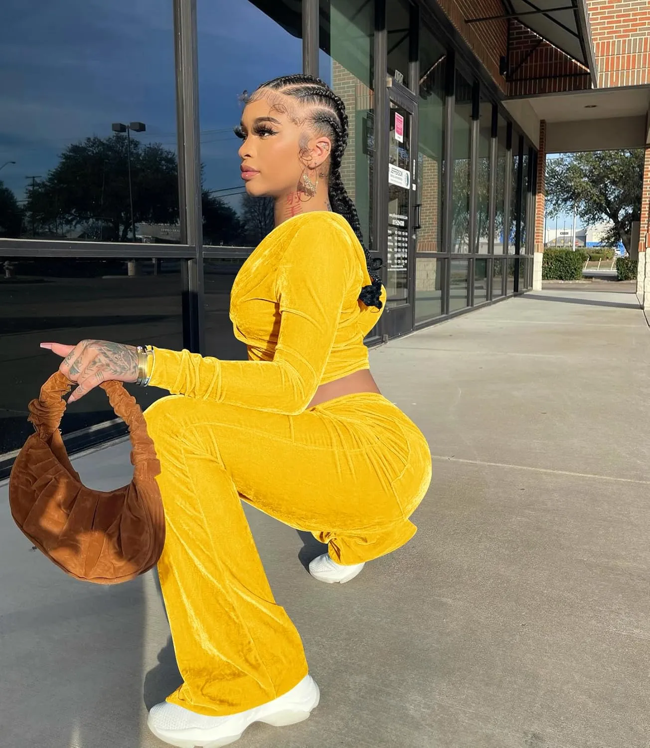 yidengymx Womens 2 Piece Velour Tracksuit Two Piece Outfits for Women Long Sleeve Zip Up Crop Tops Sweatpants Sets Pockets
