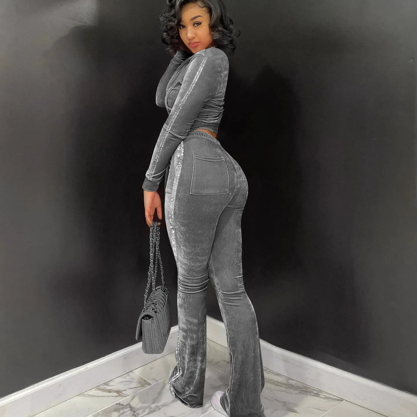 yidengymx Womens 2 Piece Velour Tracksuit Two Piece Outfits for Women Long Sleeve Zip Up Crop Tops Sweatpants Sets Pockets