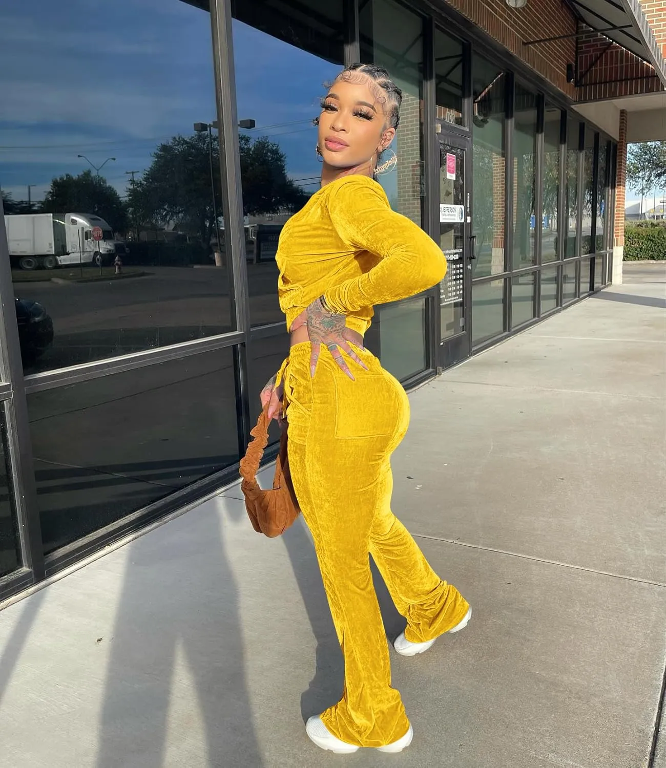 yidengymx Womens 2 Piece Velour Tracksuit Two Piece Outfits for Women Long Sleeve Zip Up Crop Tops Sweatpants Sets Pockets