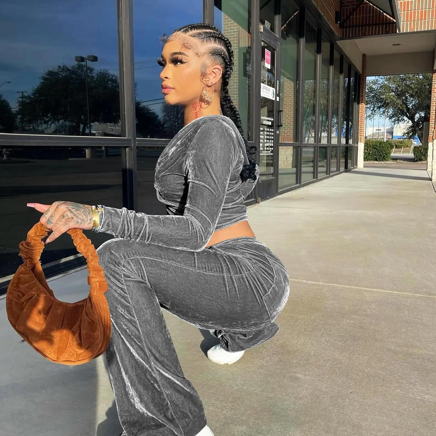 yidengymx Womens 2 Piece Velour Tracksuit Two Piece Outfits for Women Long Sleeve Zip Up Crop Tops Sweatpants Sets Pockets