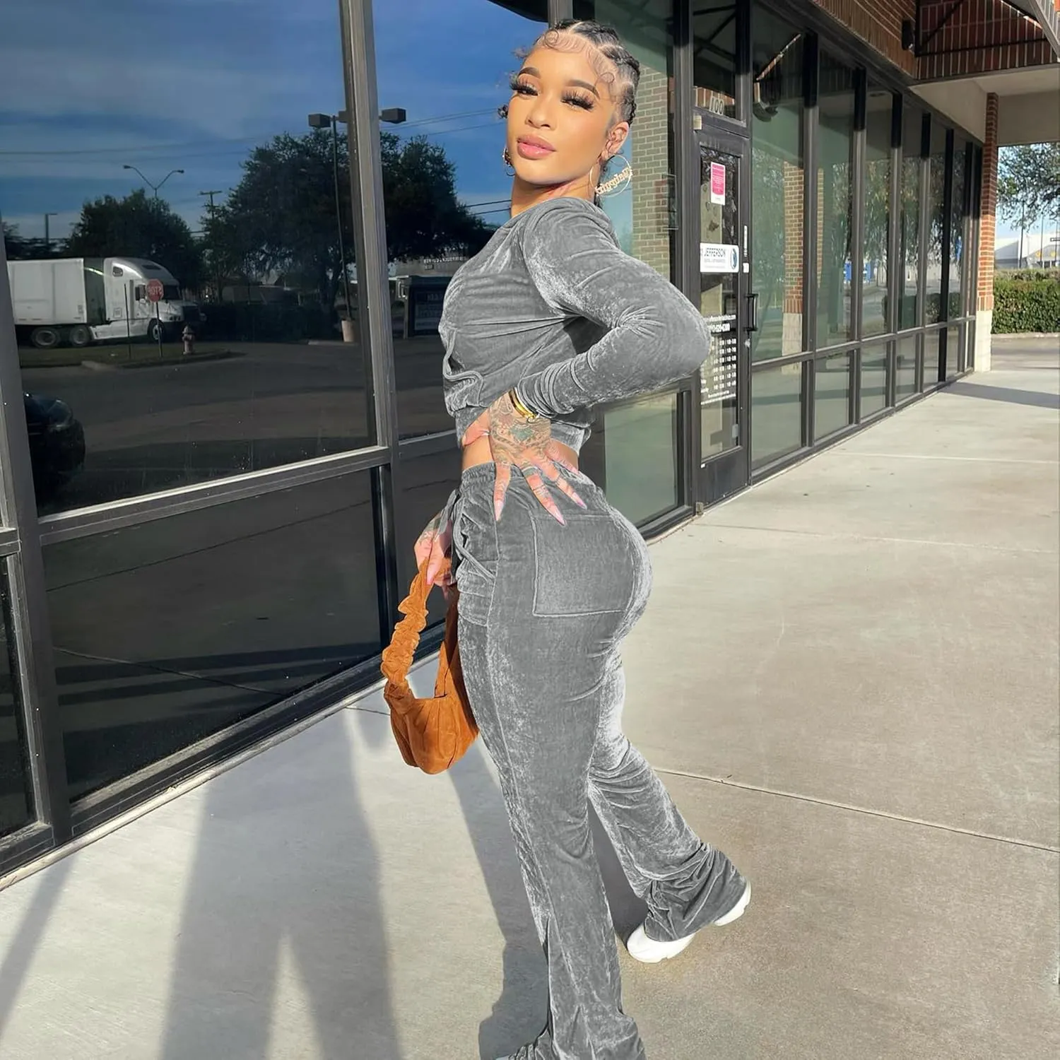 yidengymx Womens 2 Piece Velour Tracksuit Two Piece Outfits for Women Long Sleeve Zip Up Crop Tops Sweatpants Sets Pockets