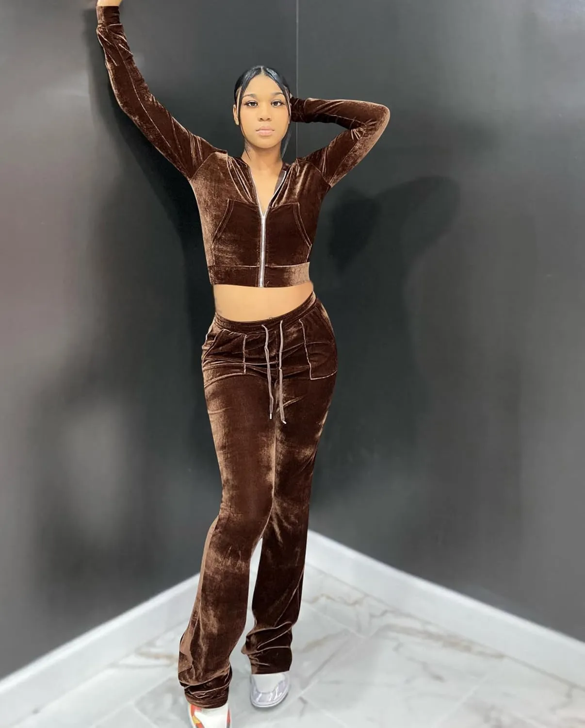 yidengymx Womens 2 Piece Velour Tracksuit Two Piece Outfits for Women Long Sleeve Zip Up Crop Tops Sweatpants Sets Pockets