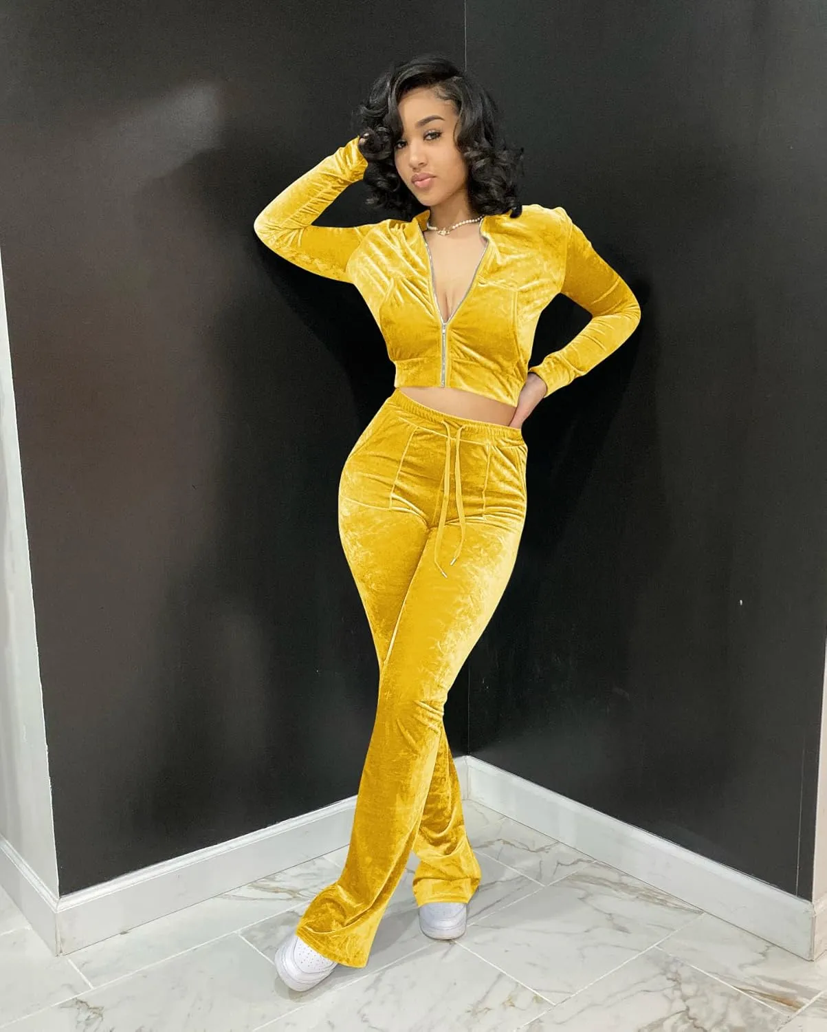 yidengymx Womens 2 Piece Velour Tracksuit Two Piece Outfits for Women Long Sleeve Zip Up Crop Tops Sweatpants Sets Pockets